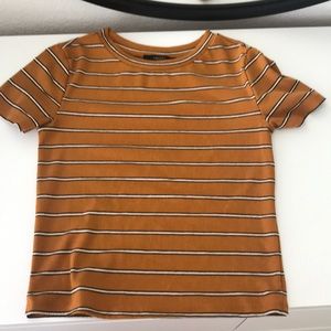 teracotta tshirt w black and white stripes